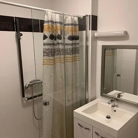 Charming, Comfortable 3-room Lejlighed Ronchin