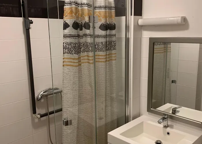 Charming, Comfortable 3-room Lejlighed Ronchin